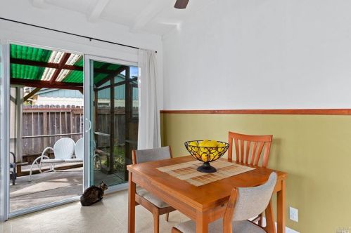 1233 Gloria Dr, Santa Rosa CA 95407-7483 exterior