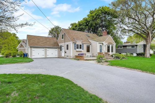 621 Turners Xrd, Minneapolis, MN 55416-1141