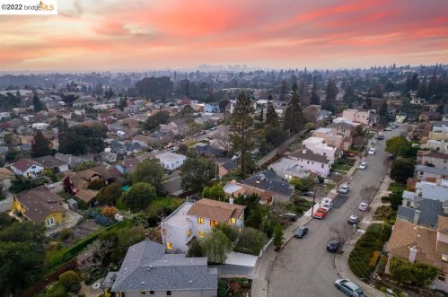 2459 Burlington St, Oakland CA 94602-2515 exterior