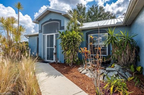1335 20th Pl, Cape Coral, FL 33909-1662