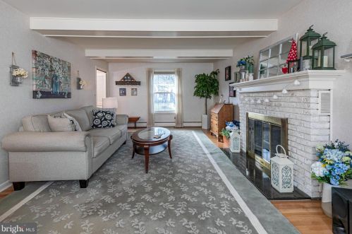16 Vanderveer Dr, Lawrence Township NJ  08648-3151 exterior