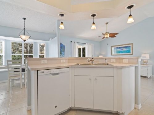 8425 102 Ct, Vero Beach FL  32967-3282 exterior