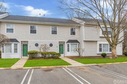 122 La Rue Ln, East Brunswick, NJ 08816-5679