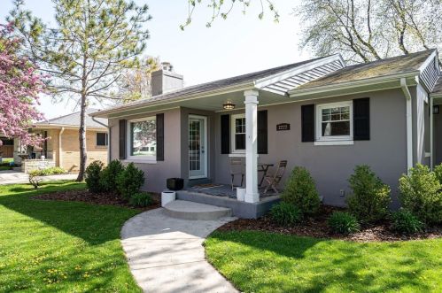 2222 107, Milwaukee WI 53226-2321 exterior