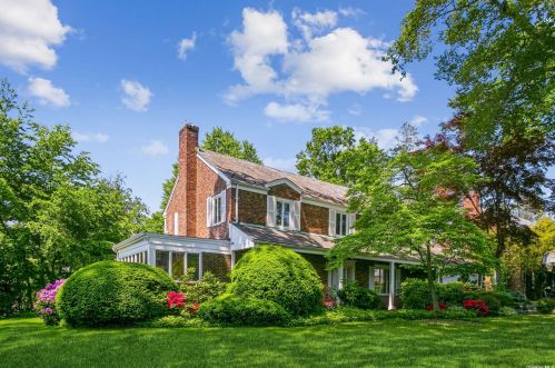 20 Pond Park Rd, Great Neck, NY 11023-2012