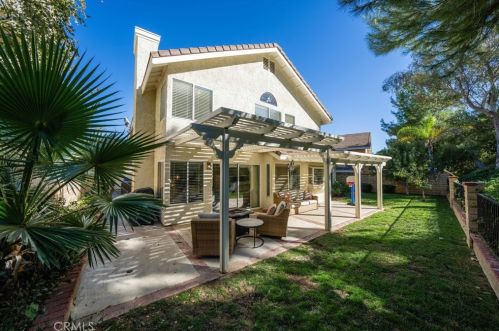 22114 Pamplico Dr, Santa Clarita CA  91350-2186 exterior