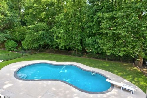 26 Leonhard Dr, Paterson, NJ 07508-1756
