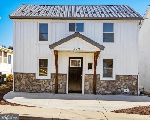 429 Lawrence St, Charles Town WV  25414-1552 exterior
