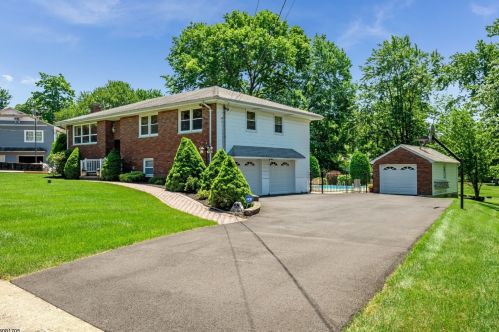 15 Grant Dr, Paterson, NJ 07508-3001