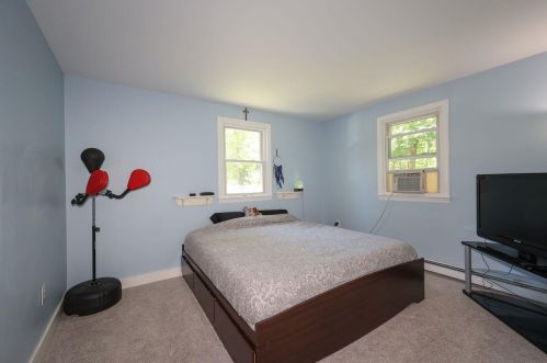 18 Hunter Ct, Goffstown NH  03045-1629 exterior