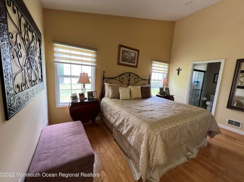 39 Riva Blvd, Bricktown NJ 08723-7983 exterior