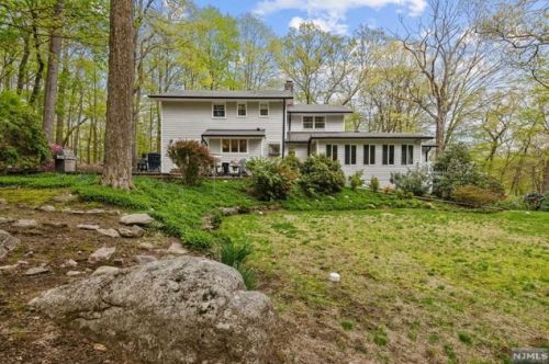 1 Springwood Ter, Kinnelon NJ  07405-2166 exterior