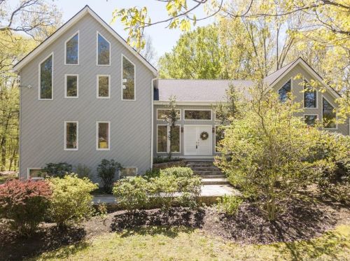 1 Elderberry Ln, Huntington CT  06484-3762 exterior