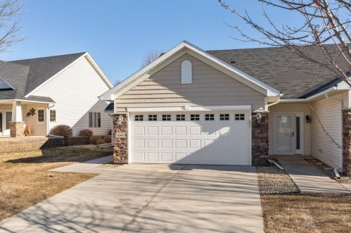 1040 Woodland Dr, Hastings, MN 55033-3351