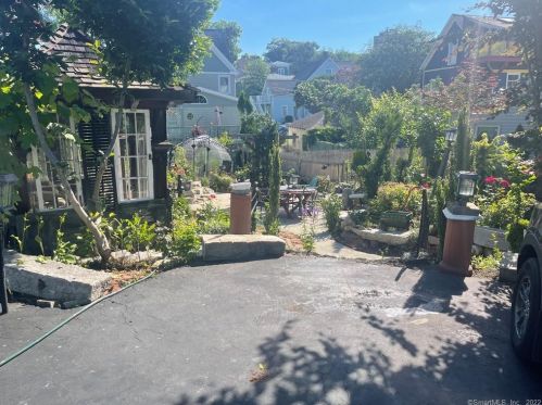 13 Manwaring St, United States Coast Guard Ac, CT 06320-5619