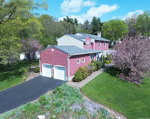13 Carriage Hill Ln, Poughkeepsie, NY 12603-4219