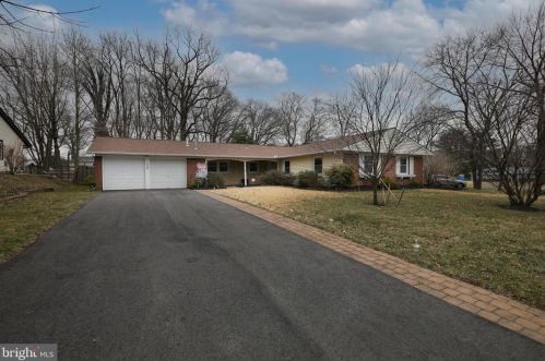 123 Crestview Dr, Willingboro, NJ 08046-3512