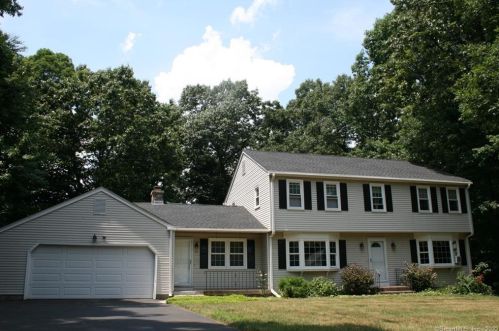 30 Debbie Dr, Manchester, CT 06040-6303