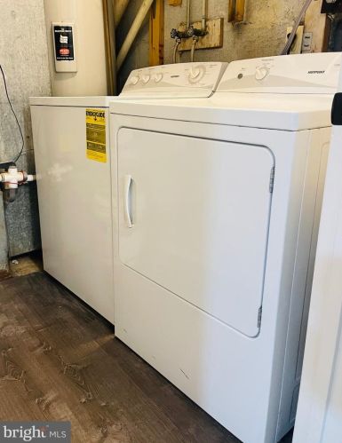 2120 Cartwright Pl, Herndon VA  20191-1903 exterior