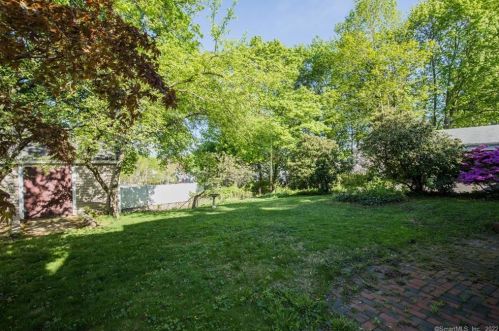 23 Carriage Dr, Wallingford CT 06492-3111 exterior