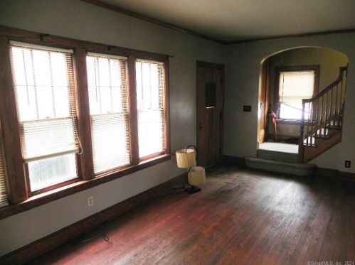 8 Lockwood Ln, Norwalk CT  06851-5818 exterior