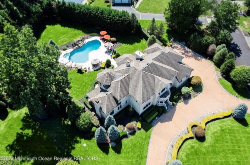 24 Dora Ln, Holmdel Village NJ  07733-1671 exterior