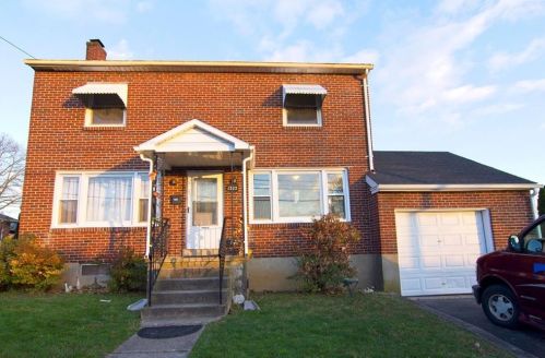 1325 1st Ave, Hellertown, PA 18055-1401