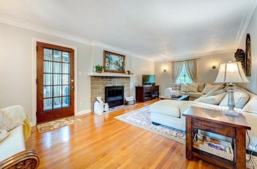530 Greenhurst Dr, Pittsburgh, PA 15243-2030