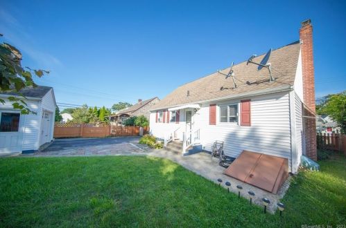11 George Ave, Groton, CT 06340-4917