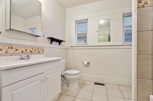 426 Lockeford St, Lodi CA 95240-2335 exterior