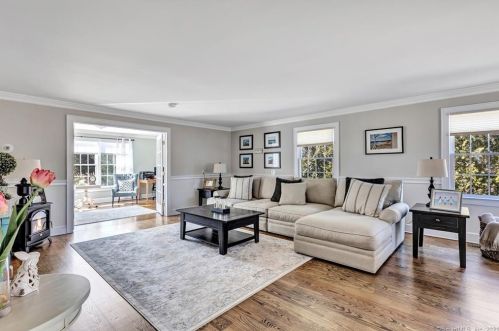 136 Vlg Rd, Huntington CT 06484-1778 exterior