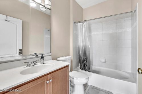 3 Equinox Ln, East Freehold NJ  07728-8652 exterior