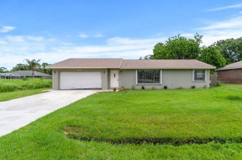 531 Aster Rd, Fort Pierce, FL 34953-2904