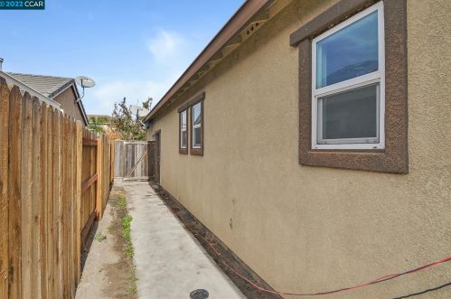 2243 Eastport Dr, Oakley CA  94561-3539 exterior
