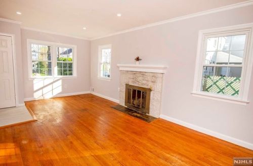 587 Clarendon Ct, River Edge NJ  07661-2136 exterior