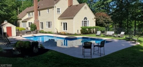 4 Shenandoah Ct, Califon NJ  07830-3544 exterior