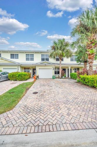 2534 Creekside Dr, Fort Pierce FL  34981-5100 exterior