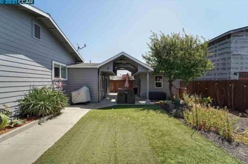 2854 Mcbryde Ave, Richmond CA  94804-1247 exterior