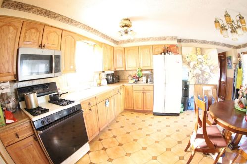 261 Gotham Ave, Floral Park NY  11003-2105 exterior