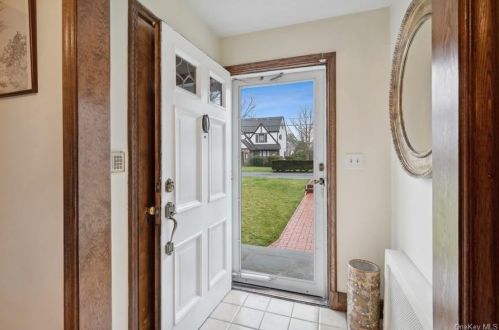 31 Ridgeway St, Mount Vernon, NY 10552-1020