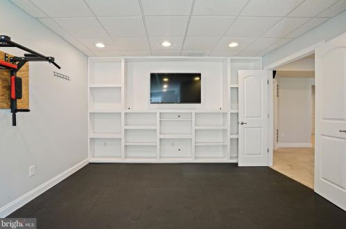 16143 Jordan Crest Ct, Haymarket VA  20169-4943 exterior