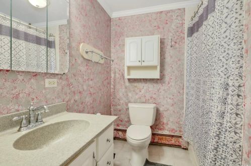 23 Nassau Ave, Babylon NY  11704-2814 exterior