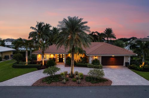 8884 Pelican Island Way, Hobe Sound, FL 33455-3116