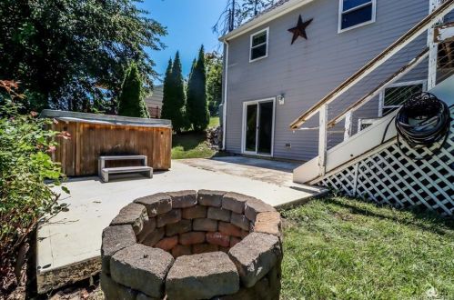 13 Clearview Dr, Brookfield Center CT  06804-1407 exterior