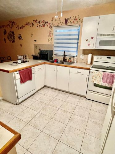 676 Malayan Ct, Fort Pierce FL  34982-3938 exterior