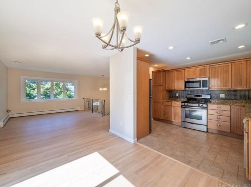 19 Marlin Dr, Norwalk, CT 06854-1102