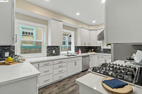 341 Alcatraz Ave, Oakland CA 94608-1260 exterior