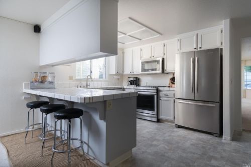 1195 Exeter Dr, Santa Rosa CA  95401-8823 exterior