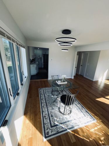 135 Westchester Ave, Babylon NY  11704-2827 exterior