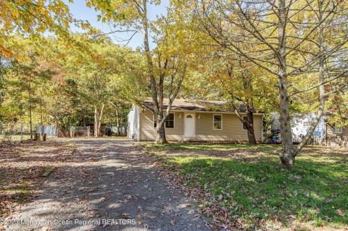 1320 Stark St, Lakewood NJ  08701-6063 exterior